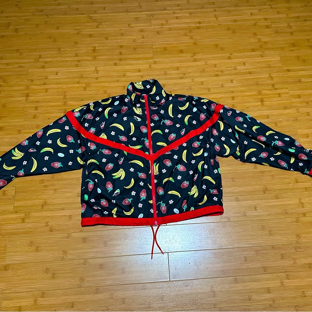 Nike women’s window breaker (L)